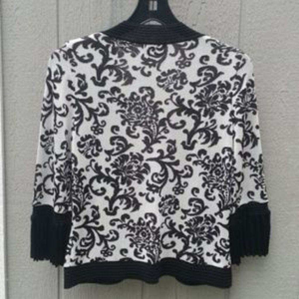 Neiman Marcus Black & White Floral Pattern Cardigan Pleated 3/4 Pleated Sleeves — image 3 of 6